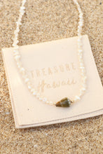 Load image into Gallery viewer, Pearl Muse Choker