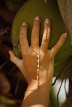 Load image into Gallery viewer, Tide Hand Chain