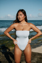 Load image into Gallery viewer, Pearl Muse Choker

