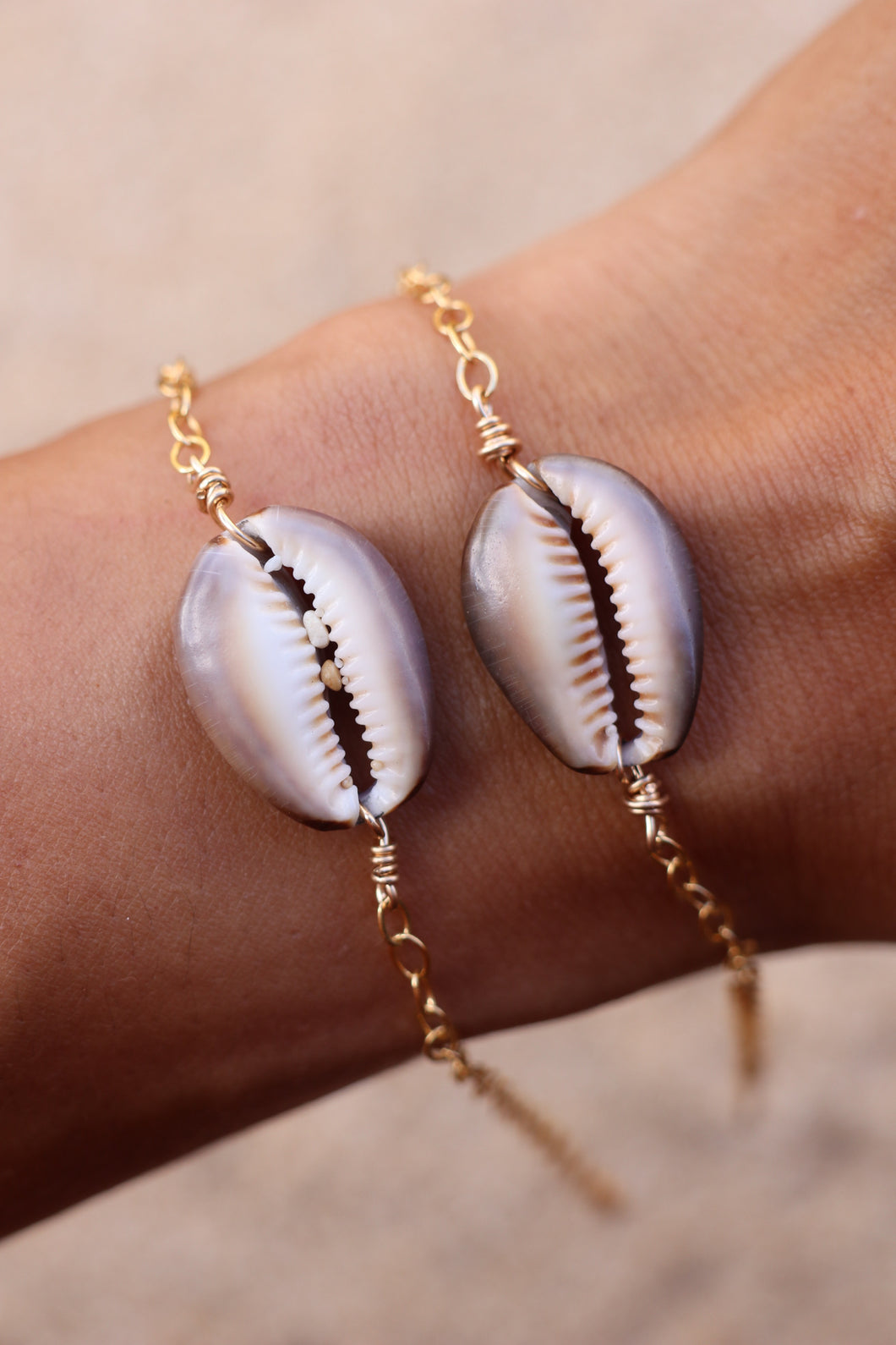 Black Beauty Natural Cowrie Beads Shell Bracelet Anklet Handmade Beach Shell  Wristband Evil Eyes Protection Bracelets Foot Jewelry Western Style  Adjustable for Women Men Girls Boys (cb6) : Amazon.in: Jewellery