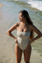 Load image into Gallery viewer, Teeny Tide Necklace: Pearl
